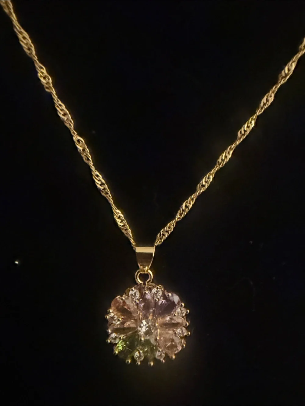 NWOT BEAUTIFULLY CRAFTED NECKLACE